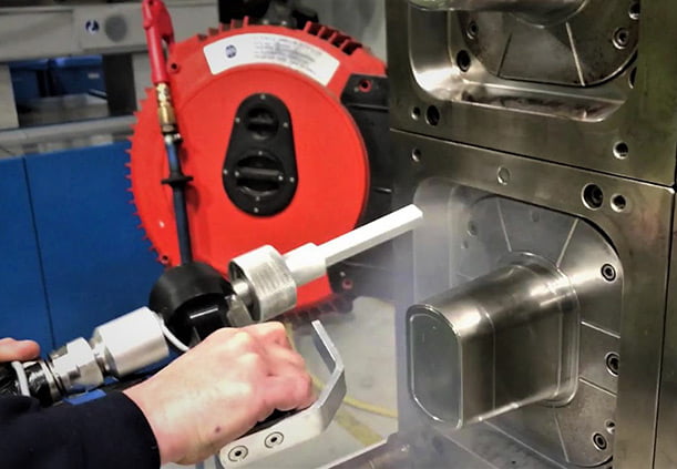 Trockeneisreinigung für Kunststoff-spritzgiesse